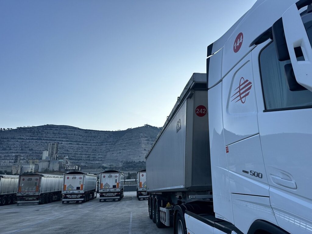 Trasporto materiali inerti e materiale sfuso: General Trasporti di Lazzaro Ventrone per cave e impianti
